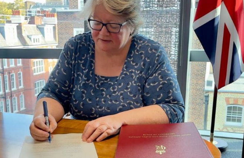 Therese signs XL Bullies Legislation